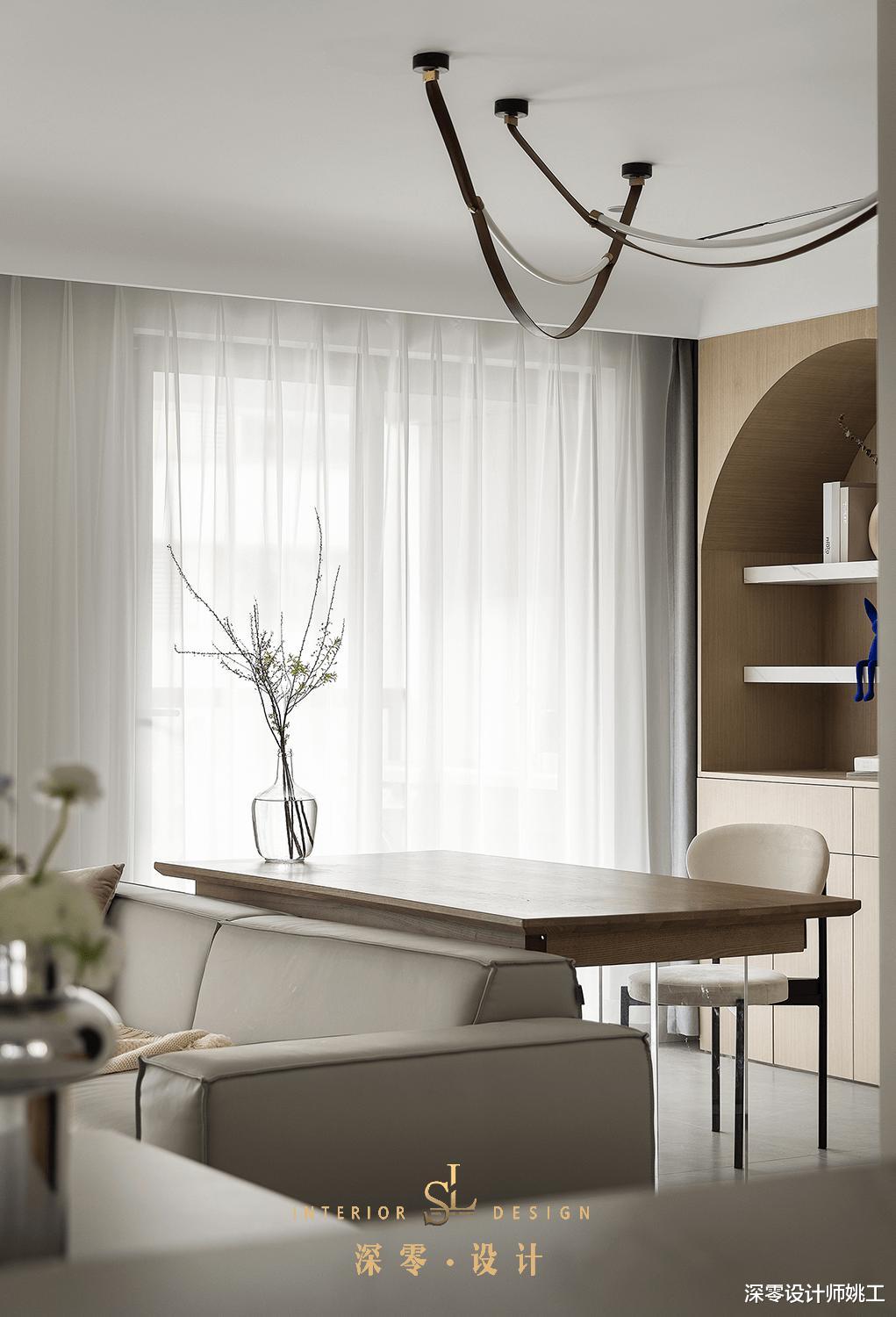 125㎡三代同堂的简约住宅,即使全屋刷灰白墙,也丝毫不失温馨感