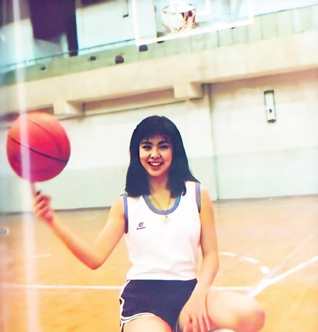 王祖贤|王祖贤：与相恋17年的齐秦分手后，不婚退圈18年，如今她怎样了？