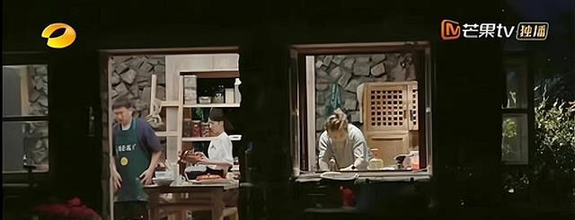 春晚|《向往的生活》雇洗碗阿姨？其实是张子枫和马丽，但导演回应含糊