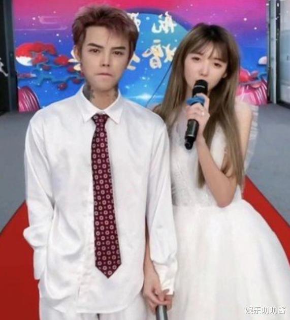 何婧婧|网红新腾宣布分手，何婧婧痛哭砸东西，前男友殷世航曝分手原因