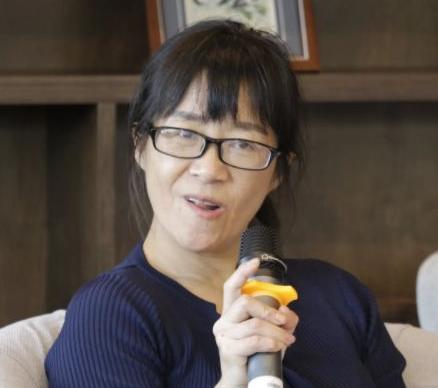 余秀华|为了迅速蹿红,鱿鱼才子公然地追求余秀华,其心可诛