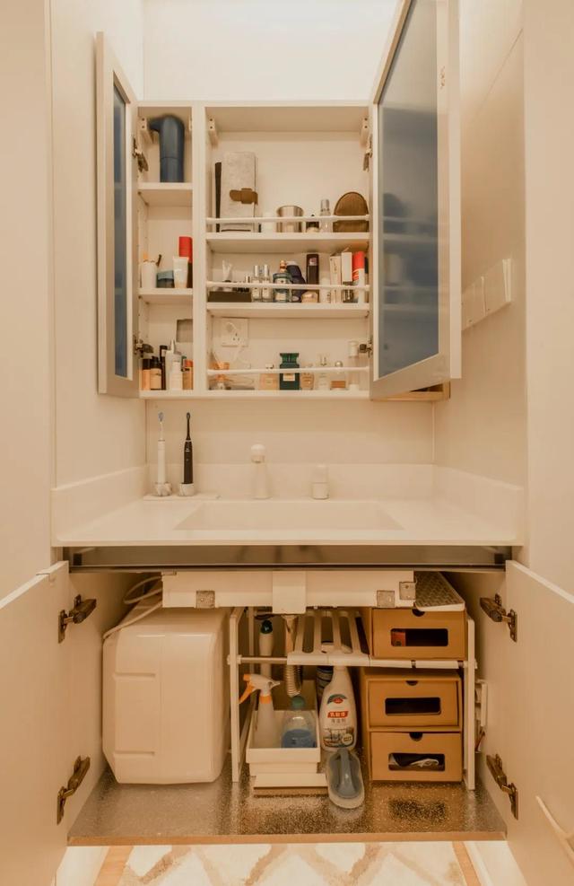 50㎡一字户型,逆袭两居室,独立厨房+办公区+浴缸全都有,真赞!