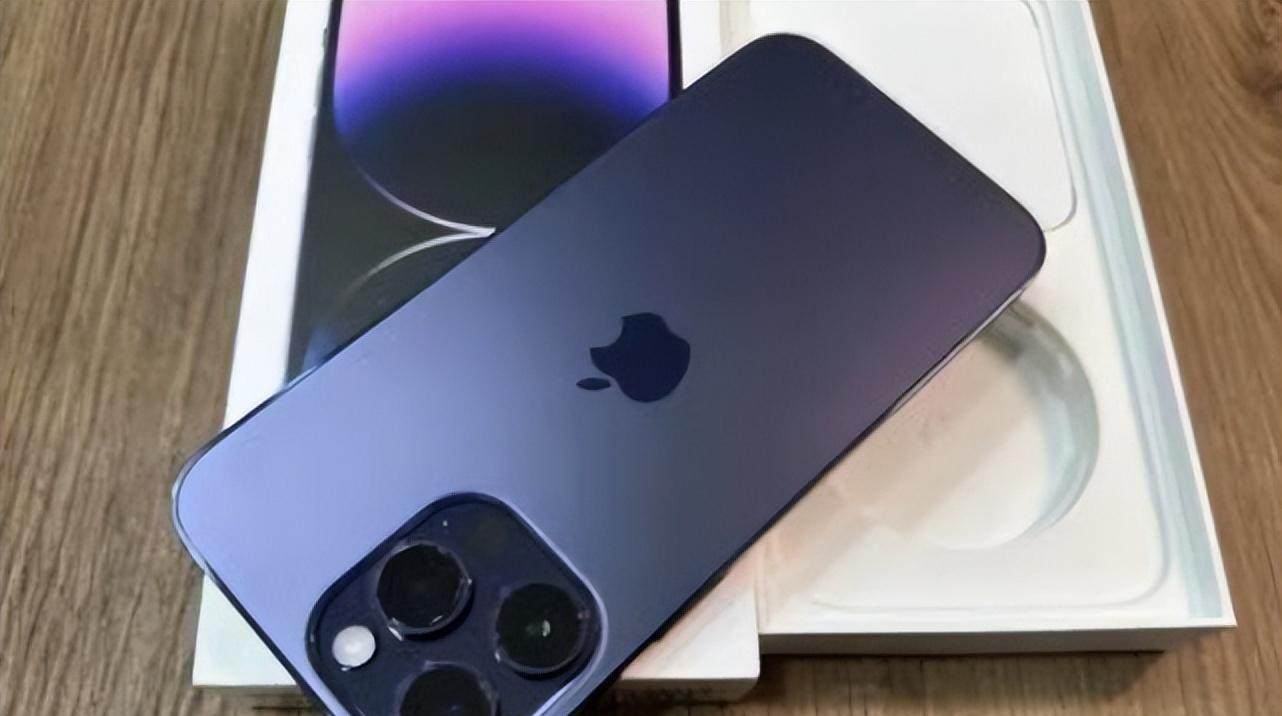安卓手机|我之前用安卓觉得快充很香，换了iPhone14ProMax，才发现自己错了