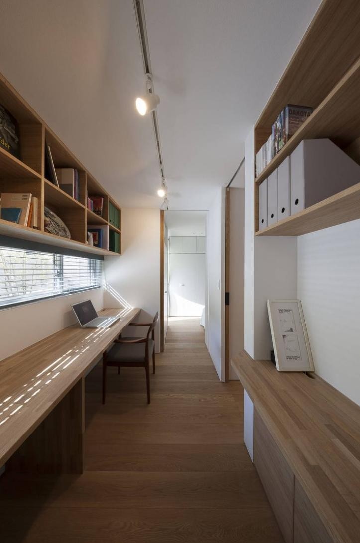 好机智!两个房间中间凿个洞做“室内窗”,多个挂衣区又趣味十足