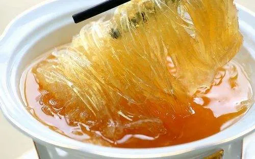 海南海口,男子在餐厅宴请好友,2600元一斤的鱼翅他点了半斤