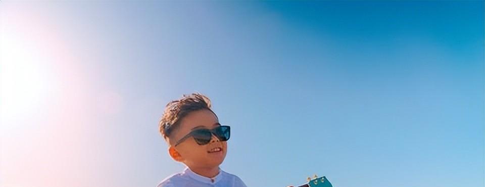 周杰伦|周杰伦新歌《粉色海洋》5岁儿子出镜正面照曝光!摆臀飞吻萌死人