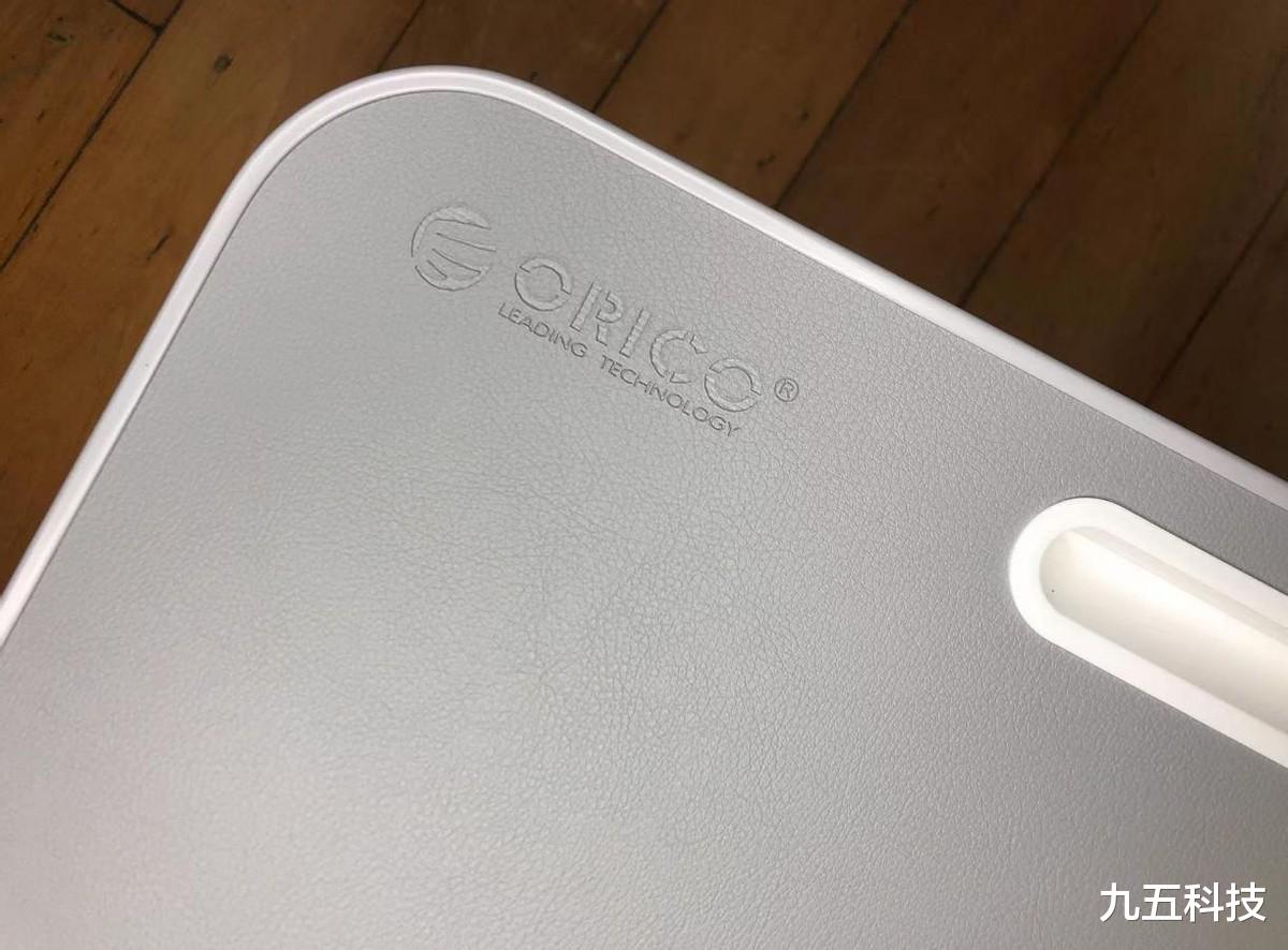 手机行业|赖床必备神器,ORICO折叠电脑桌使用分享,跟你想得很不一样