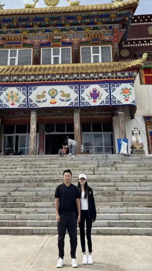 汪小菲|汪小菲疑似宣布恋情后，网友催促张兰表态遭黑脸怒怼