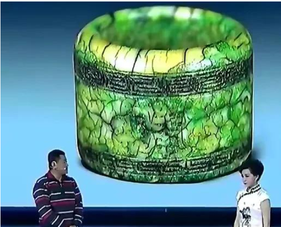 翡翠|山东男子拿着一枚满是裂纹的扳指来鉴宝，声称是20000元捡漏得到的