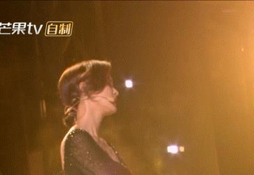 张歆艺|张歆艺浪姐好亮眼，静静站在那就很有气质，网友：怎么瘦了那么多