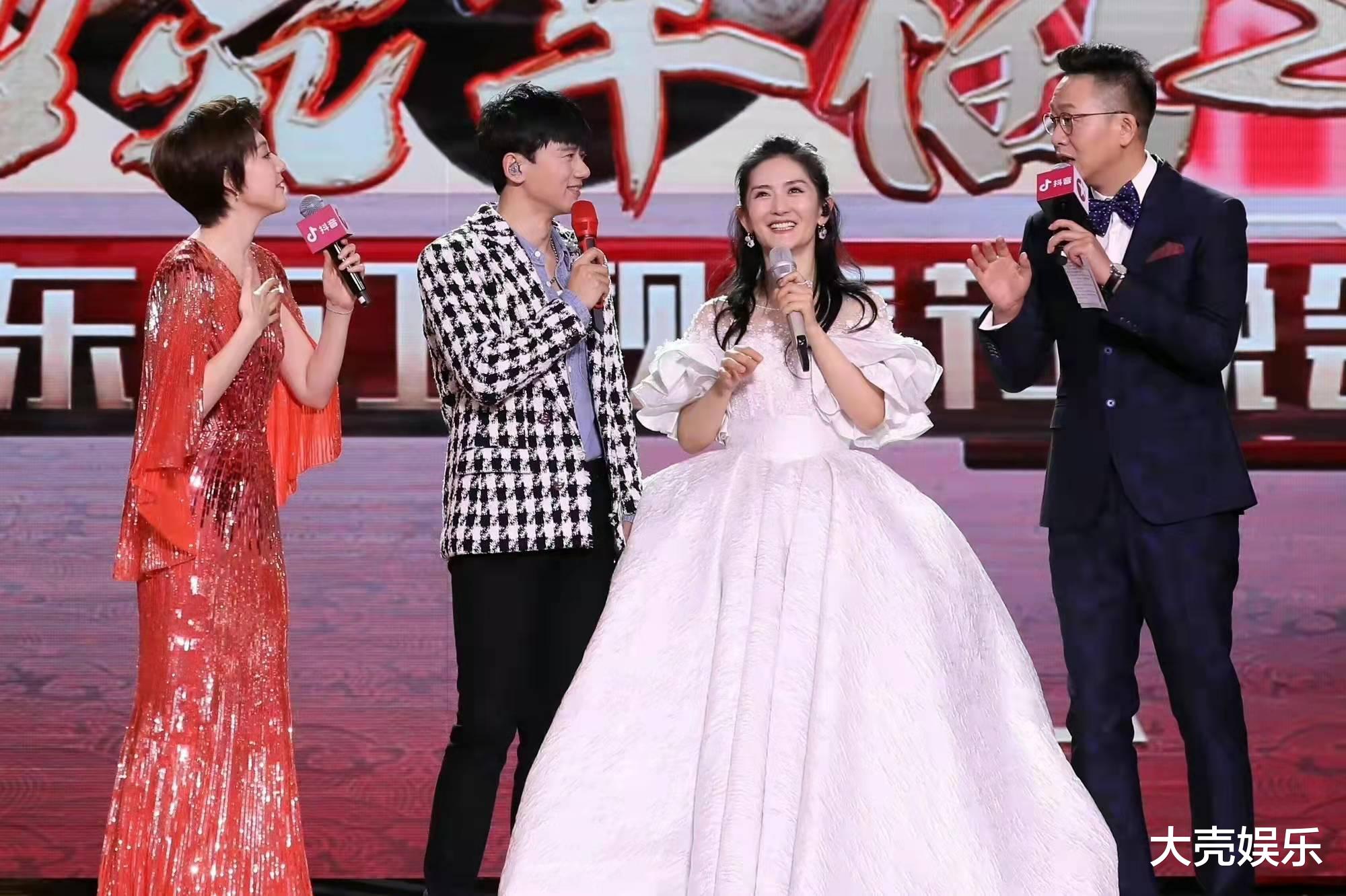 张杰|宋小宝搭档张雨绮,谢娜张杰合唱,东方卫视春晚阵容让人期待