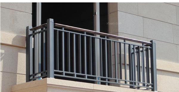 封装阳台材料选铝合金还是塑钢门好？老师傅讲解完我不再纠结了！