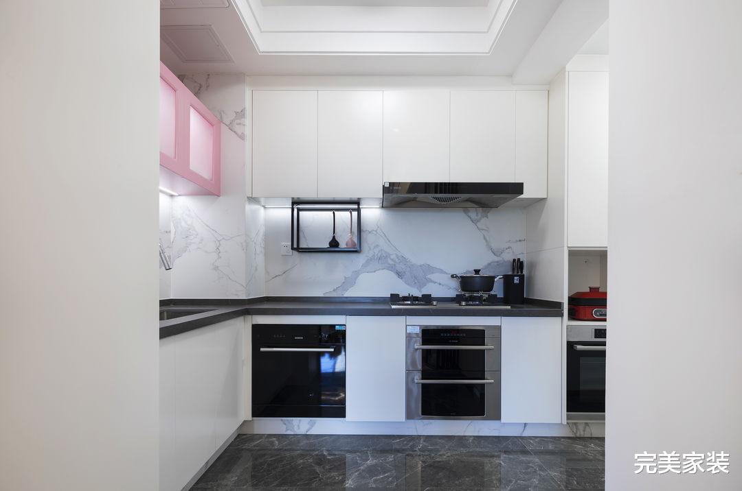 精装房实现空间升级，家里还有超大电竞房，享受不出门的快乐