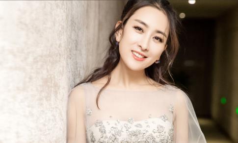 参观马苏住的豪宅，室内装修偏可爱风格，到处都是粉粉嫩嫩的