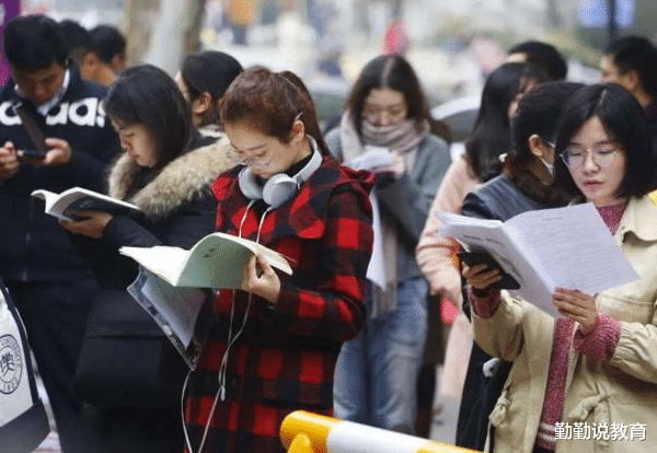宋祖儿|明星“考编”成新趋势?关晓彤成功上岸,鹿晗落榜三次仍未放弃