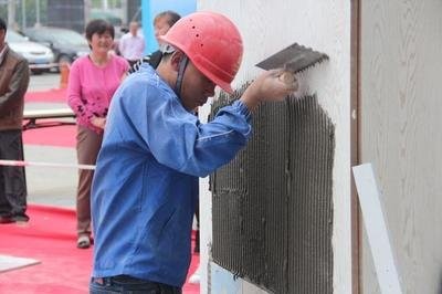 不是我“崇洋媚外”，同样是贴瓷砖，德国工人做得真的比我们好