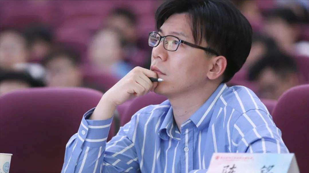 |职场暧昧 ,终究是比拼段位的游戏