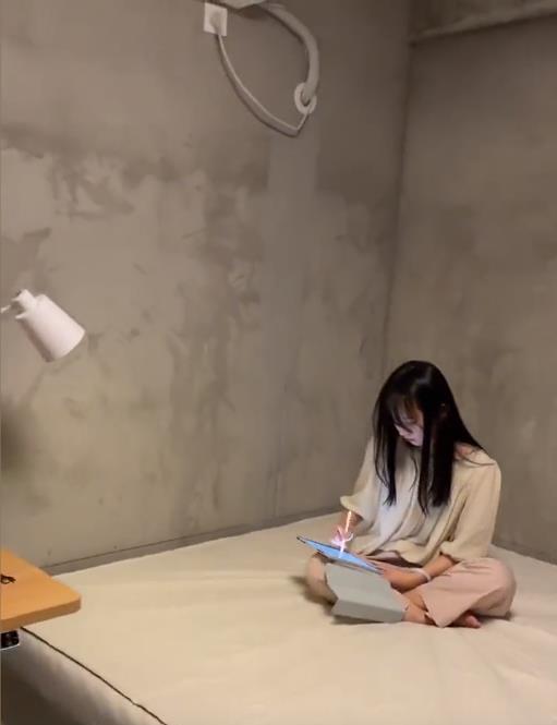 山东一情侣因房贷压力大入住毛坯房，精心打造温馨小窝，网友慕了