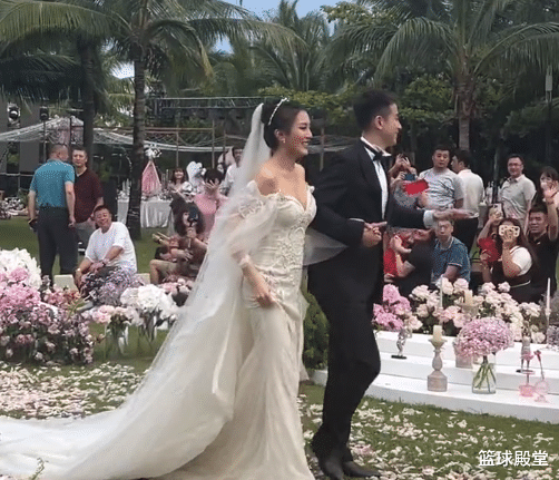 王君瑞|赵继伟婚礼现场！赵继伟感人辞职，金金抢下手捧花，退场时太美了