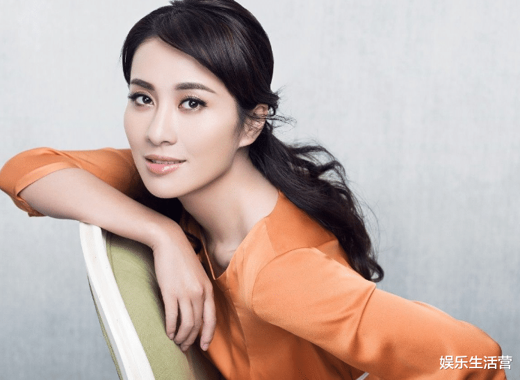 江疏影|明星也擦边？叶璇直播穿保暖裤，抠脚丫剪指甲，网友：是真邋遢