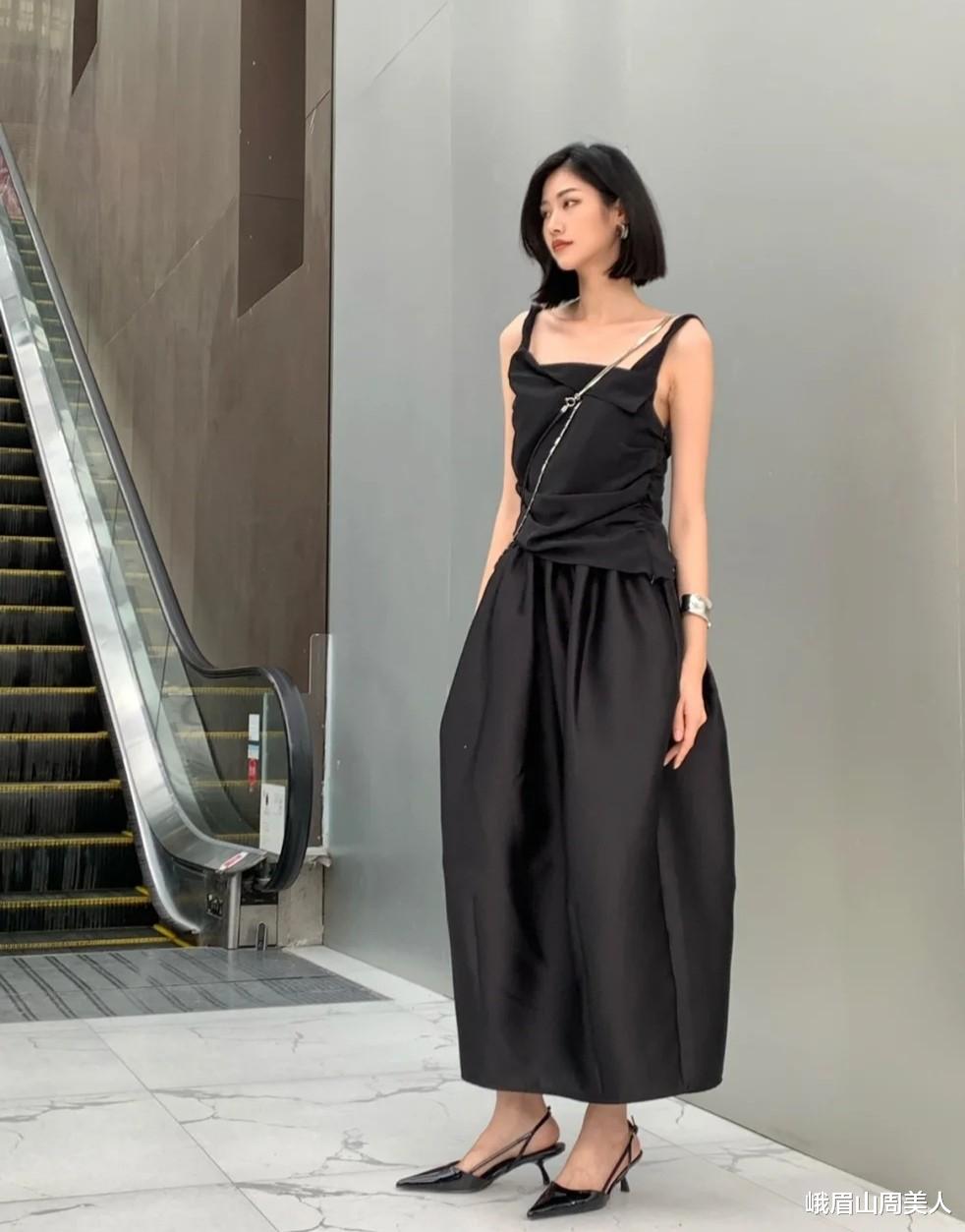 小白鞋早就不受宠了，最近“渣女鞋”成明星潮人最爱，洋气又百搭