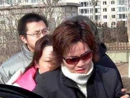 2003年,刘涌被判死刑后脸色铁青,在火葬场面对行刑时却十分镇定