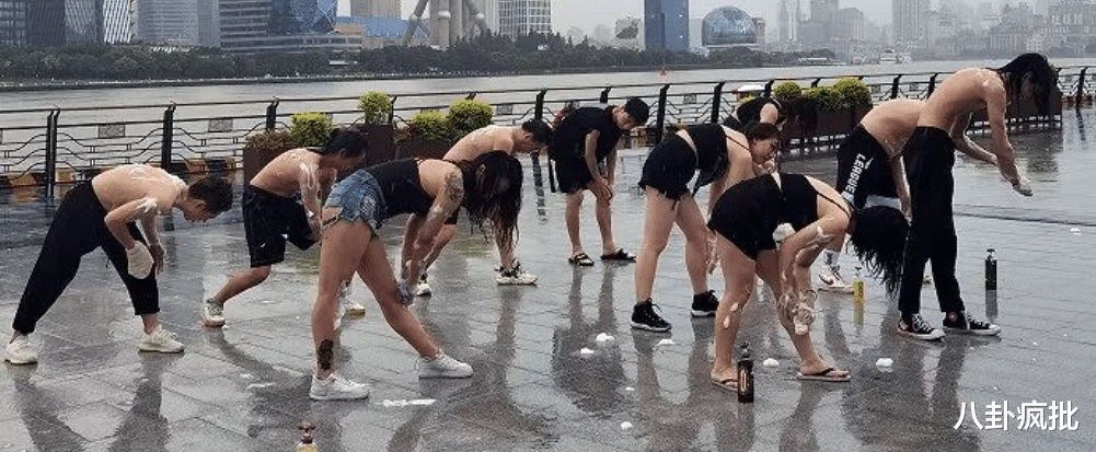 一大波洗澡媛惊现魔都街头!