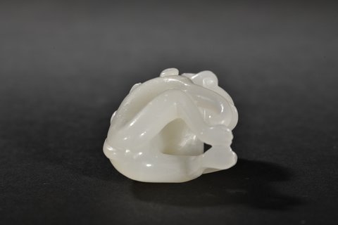 |晚清 和田玉灵猴把件