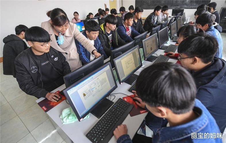求职|考公入编更“占便宜”的5类专业，招录数量大，学生上岸更有盼头