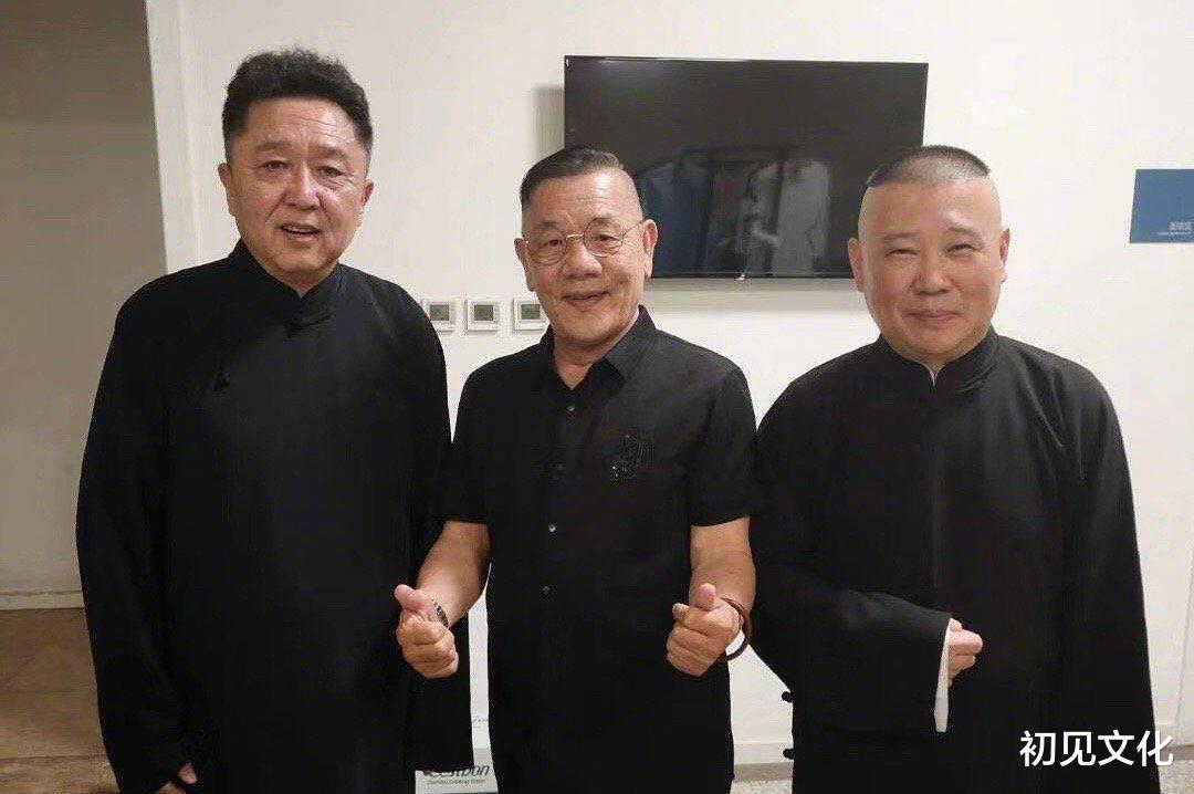 郭德纲|他曾把郭德纲夸上天,拜师侯耀华后却翻脸,如今几乎退出相声行业