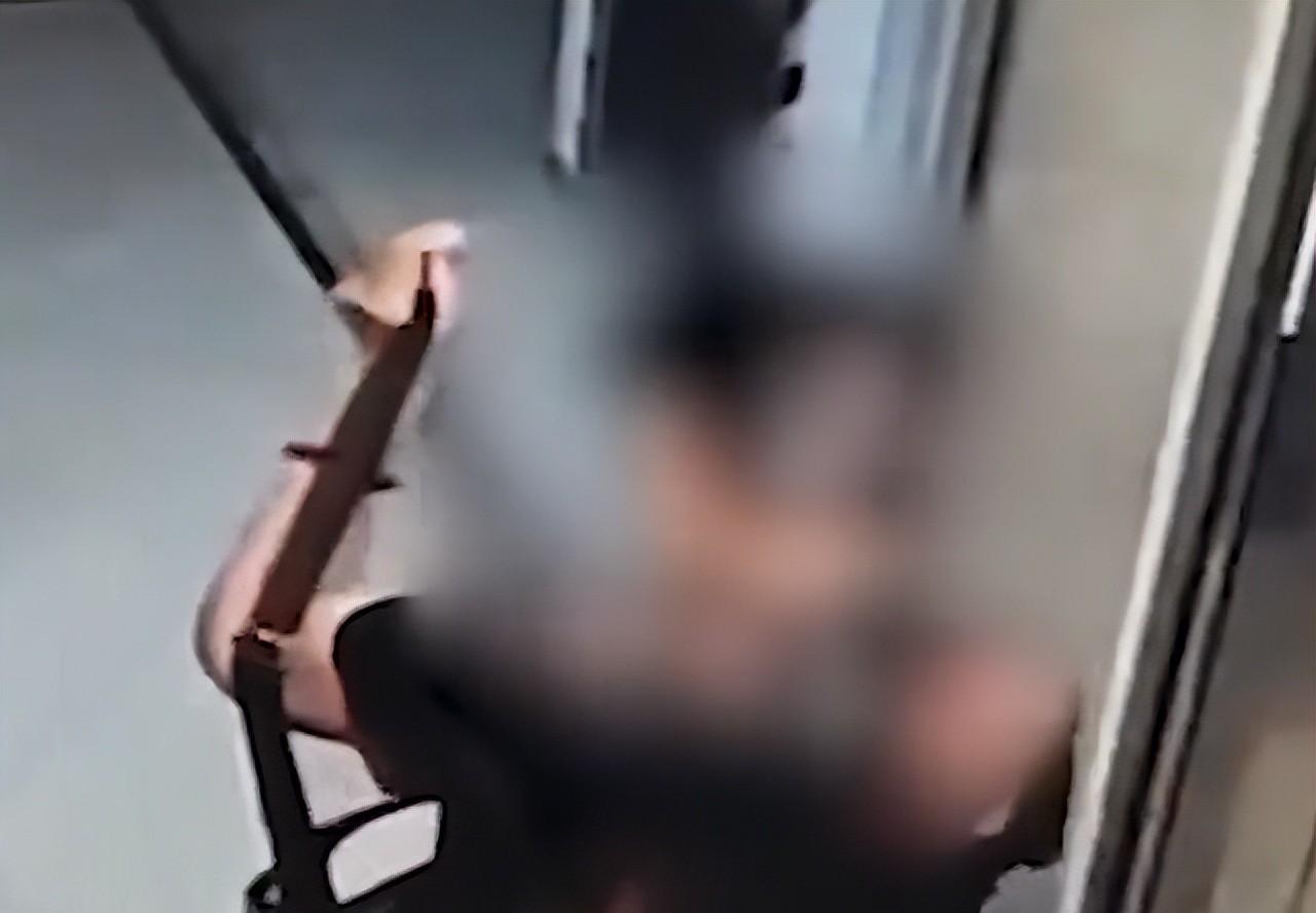 山东一业主长时间等不到电梯只能走楼梯,原因让整栋业主都无语