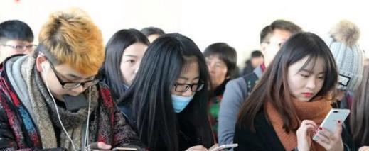 发达国家|中国几乎人手一部手机,为啥发达国家还用固定电话?看完你就明白