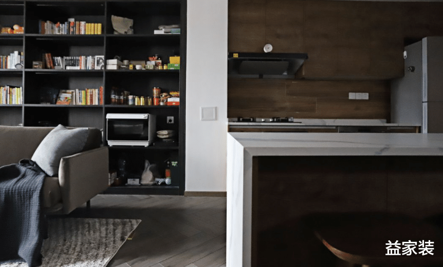 直男的家也能很精致,黑白风更显个性,展现低调的张扬感