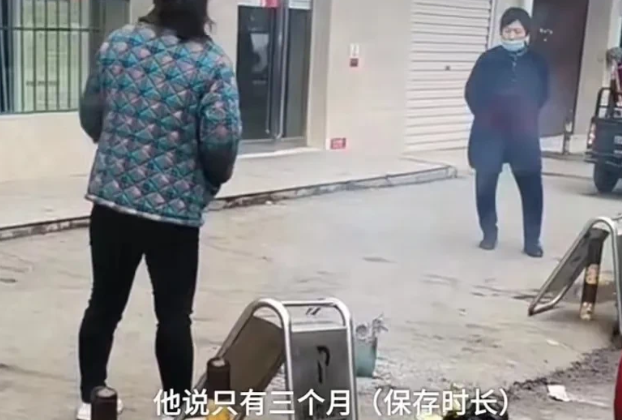 离奇!大妈把5万元存入银行,3个多月后去取,柜员却告知卡里一分钱都没有