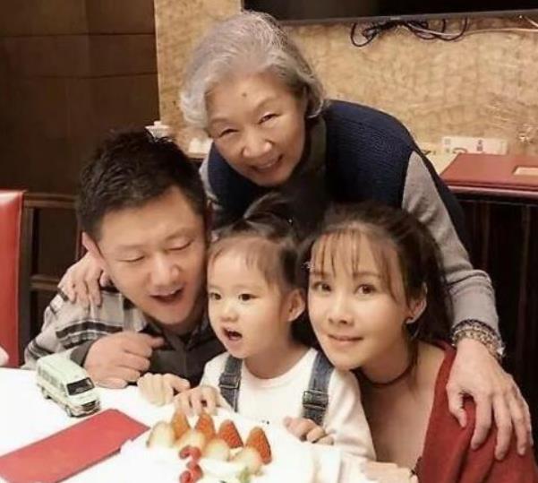 吕中|国家一级演员吕中,儿子是导演,儿媳是影后,女儿更是国人的骄傲