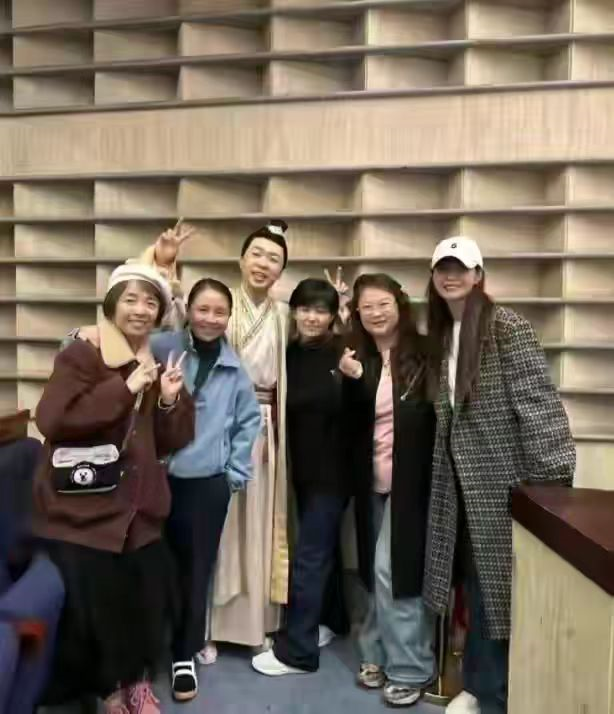 沈梦辰|沈梦辰婚礼泡汤？曝婆家希望与孩子满月酒一起办，网友替她叫屈