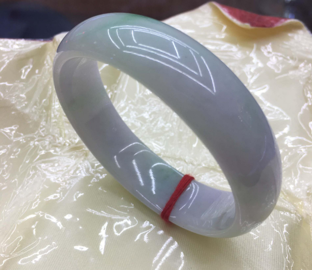 翡翠手镯|上个世纪花高价买的翡翠手镯,现在发现是假货,被骗了几十年