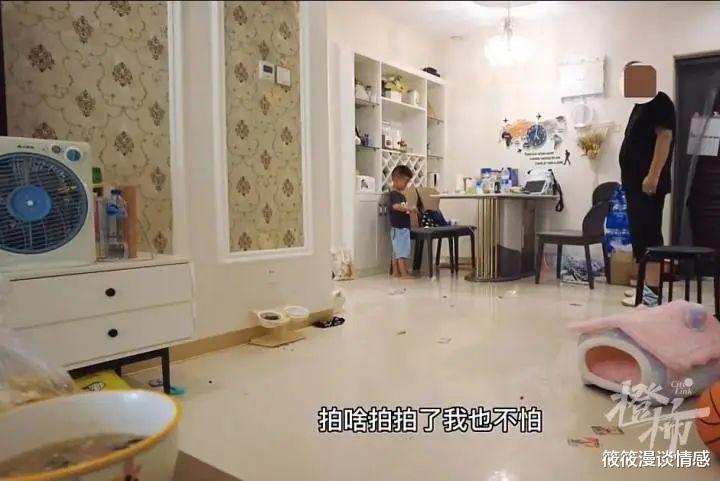 58岁阿姨自驾两年后回家,老伴摔碗讥讽:你还知道回来?