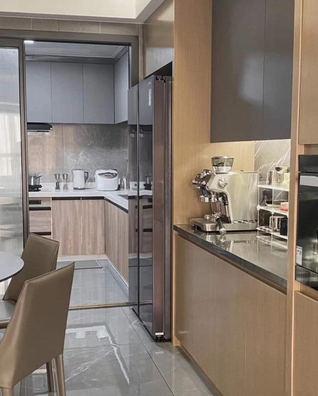 走进她家,才知道什么叫高级大方,光一个客厅就让人赏心悦目