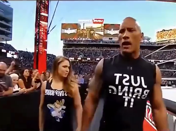 道恩·强森|当年巨石强森被女拳手骂下台，犹豫后叫来人群中的她，结局有点惨