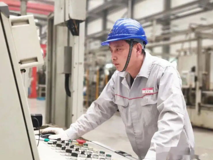 大学生|越老越“吃香”的职业,工资不高但少有35岁危机,幸亏当初听话了