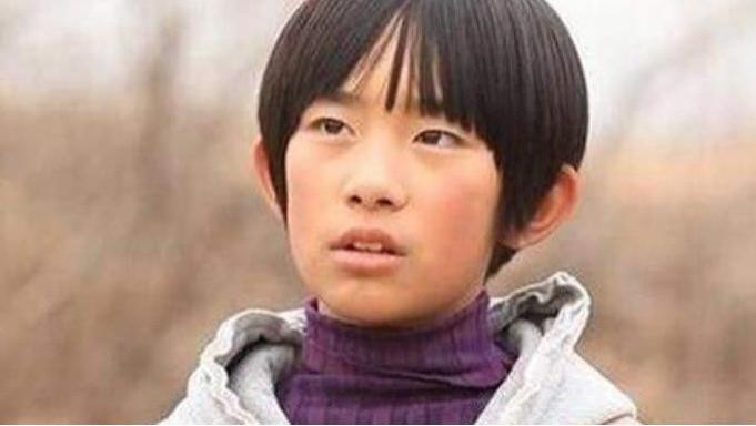 阿尔法|国民童星阿尔法，5岁爆红20岁秃顶像大叔，今成功逆袭成男神