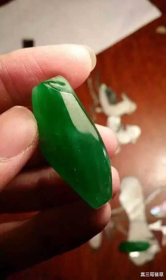|玉赏 ▏从原石到戒面的磨制过程