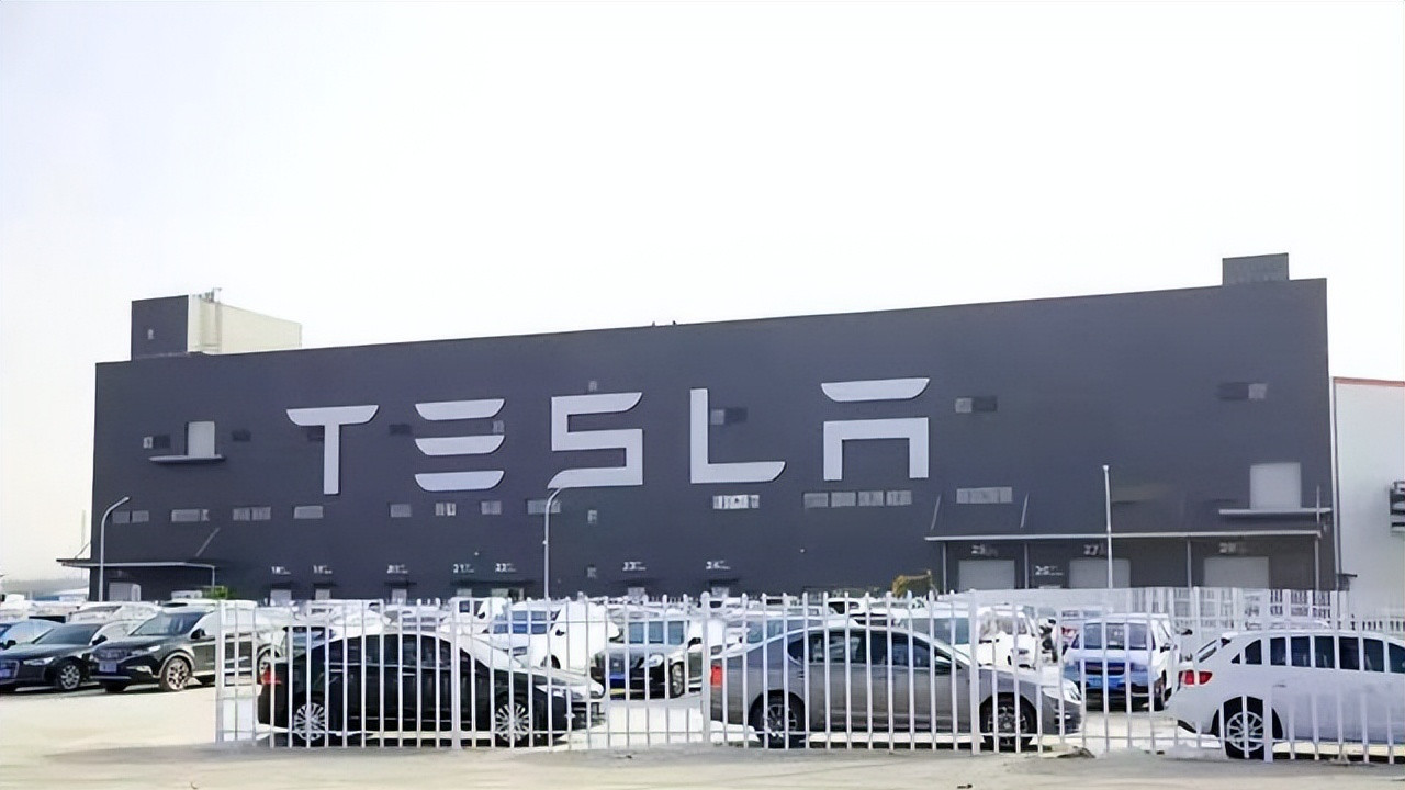 特斯拉|从特斯拉应聘热潮，到本地工厂说招不到人，再看英国一周工作四天