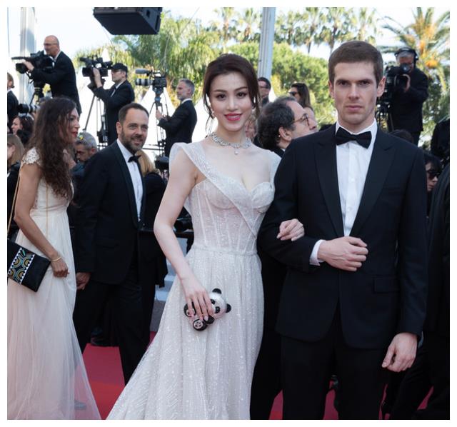 葛天|葛天：24岁嫁偶像刘翔，结婚不到1年就离婚，如今过得如何了？