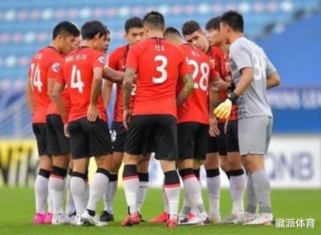 国足|国足两大巨星投奔海港引众怒！球迷怒斥囤积资源为何放弃亚冠