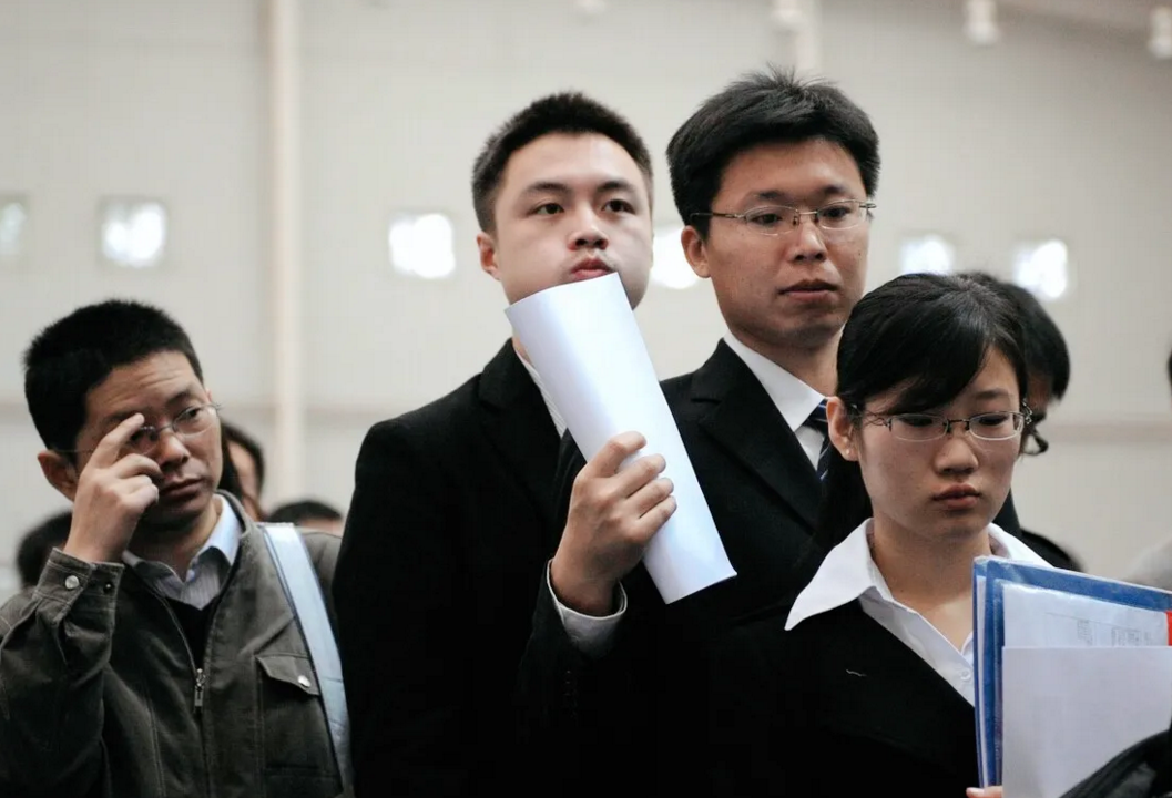 政审|这一铁饭碗年薪高达20万,待遇可媲美公务员,却常被学生忽视