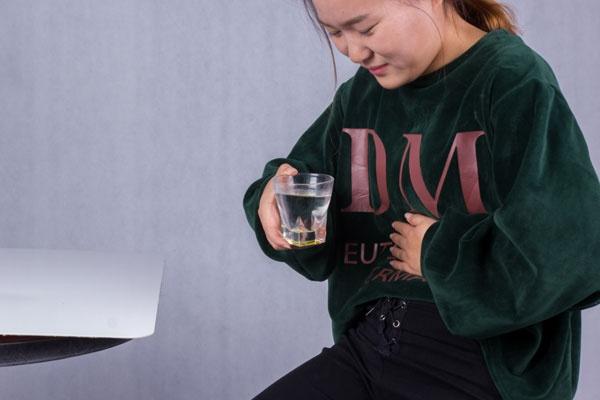 减肥先“减胃”?不吃饭,胃真的会饿小吗?可能很多人搞错了