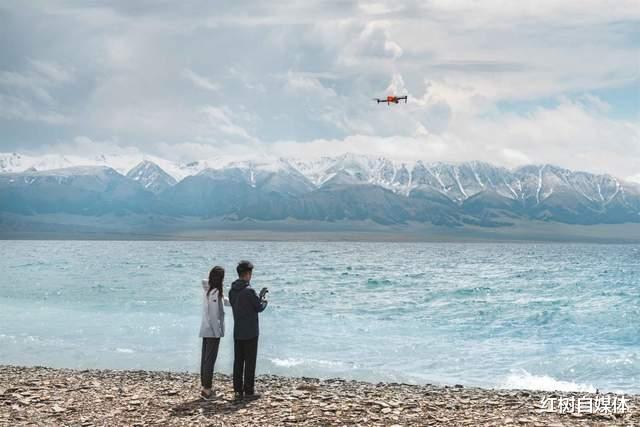 短视频|双旦直降1300元后,这款可以竖拍的便携式无人机到底有多香?