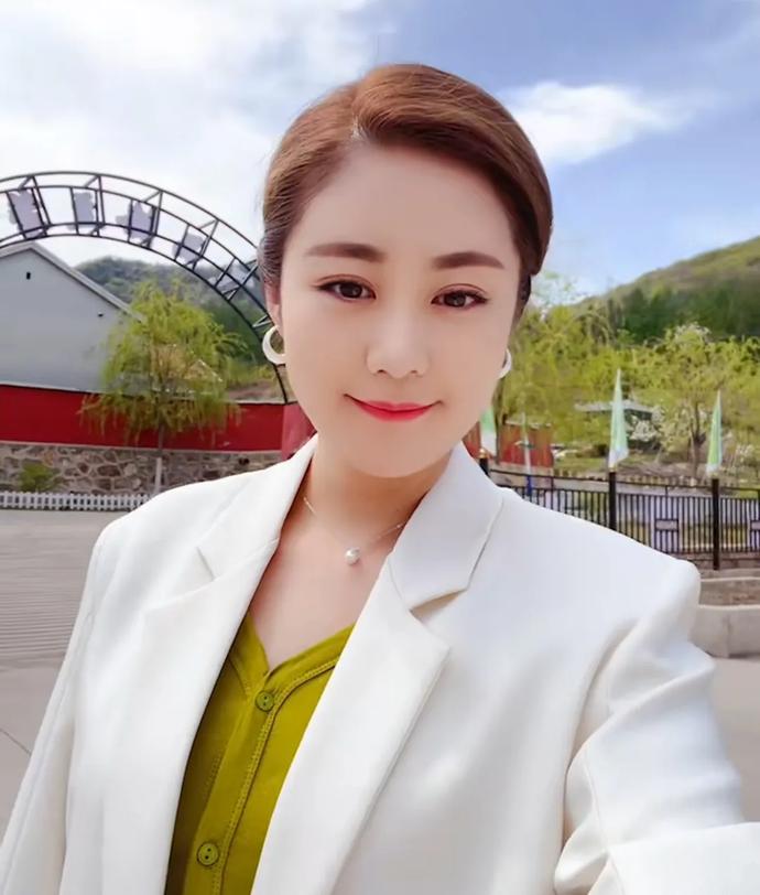 赵本山|乡村爱情“王小蒙”喊话师傅赵本山：要是还没有资源，我们就要跑路了